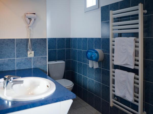 Contact hôtel - Motel Les Bleuets & SPA : photo 7 de la chambre chambre familiale (5 personnes)