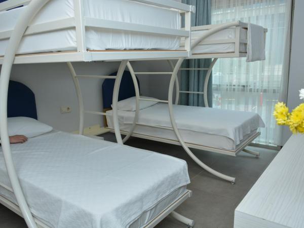 Nar Palace : photo 6 de la chambre chambre quadruple