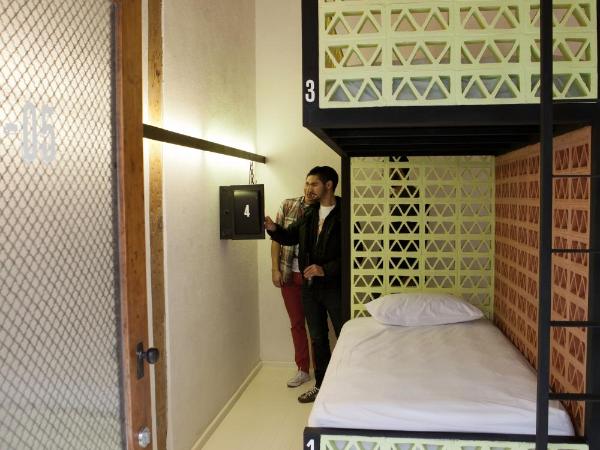 Downtown Beds : photo 4 de la chambre lit dans dortoir mixte de 8 lits avec salle de bains commune