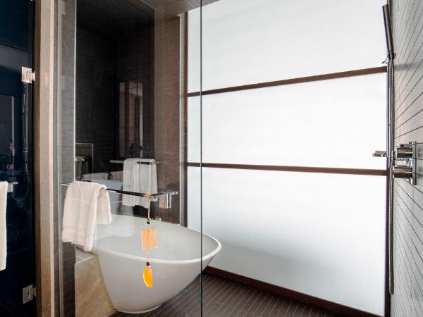 Fairmont Quasar Istanbul Hotel : photo 8 de la chambre suite 1 chambre avec balcon et accès au salon - vue sur mer