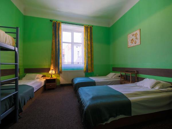 Red Carpet Hostel : photo 7 de la chambre chambre quadruple avec salle de bains commune