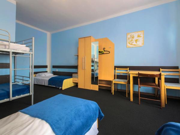 Red Carpet Hostel : photo 6 de la chambre chambre quintuple avec salle de bains commune