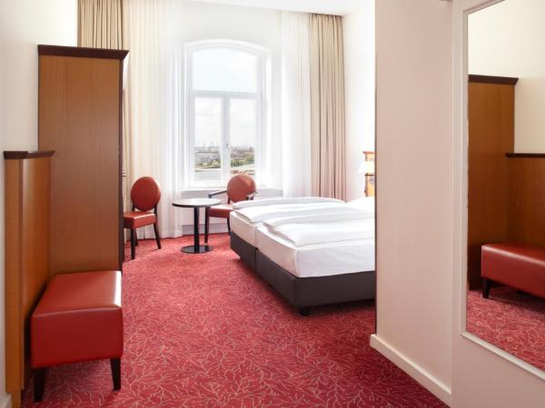 Hotel Hafen Hamburg : photo 3 de la chambre chambre double commandant - vue sur port
