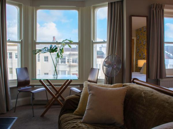 Amherst Brighton : photo 7 de la chambre grande chambre double - vue partielle sur mer