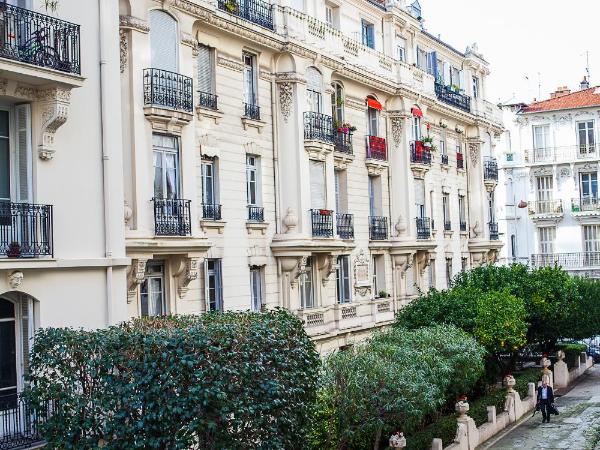 Nice Riviera Sweet Home Chambres d'hotes : photo 5 de la chambre chambre quadruple avec salle de bains commune