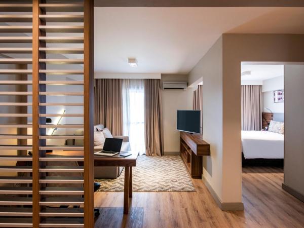 Mercure Curitiba Batel : photo 2 de la chambre appartement supérieur avec balcon