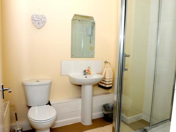 Castle Lodge Guest House 86-88 Sheil Rd L6 3AF : photo 3 de la chambre chambre familiale (5 adultes)