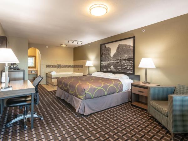 Super 8 Dallas-Mesquite : photo 6 de la chambre suite lit king-size de luxe - fumeurs