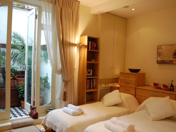 Georgiana's Guesthouse : photo 3 de la chambre chambre double avec salle de bains privative