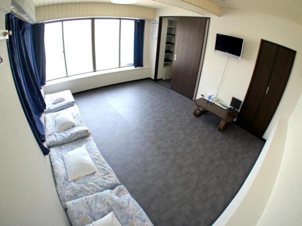 Economy Hotel Hoteiya : photo 3 de la chambre chambre quadruple avec salle de bains privative