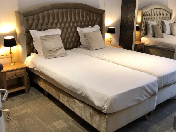 Golden Tree Hotel : photo 6 de la chambre chambre lits jumeaux