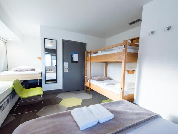 HI Calgary City Centre - Hostel : photo 3 de la chambre chambre familiale deluxe