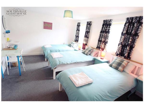 Southville Guest House : photo 3 de la chambre chambre triple basique avec salle de bains commune