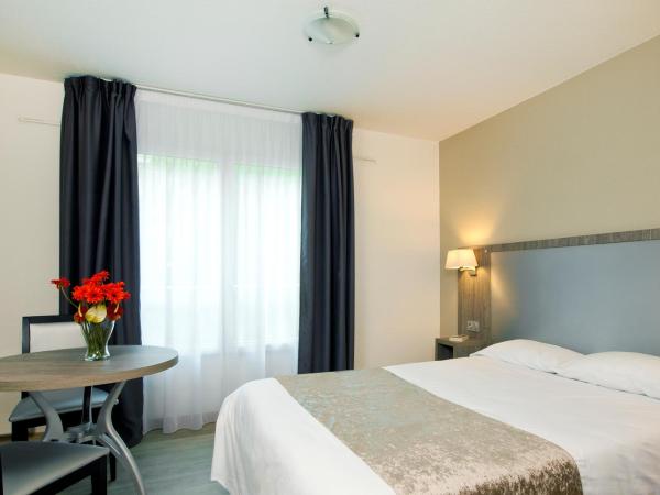 Séjours & Affaires Reims Clairmarais : photo 5 de la chambre studio (2 adultes)