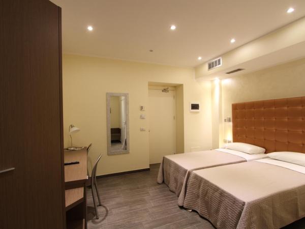 Hotel La Madonnina : photo 5 de la chambre chambre lits jumeaux