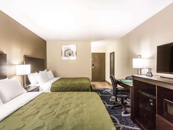 Quality Inn Downtown : photo 5 de la chambre chambre avec 2 grands lits queen-size 