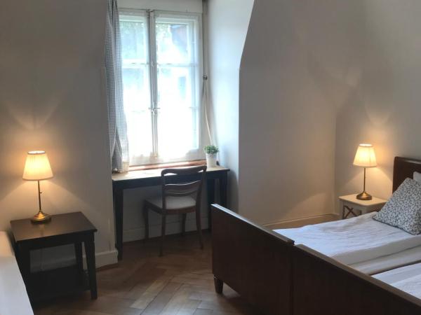 The Bed + Breakfast : photo 8 de la chambre chambre triple avec salle de bains commune