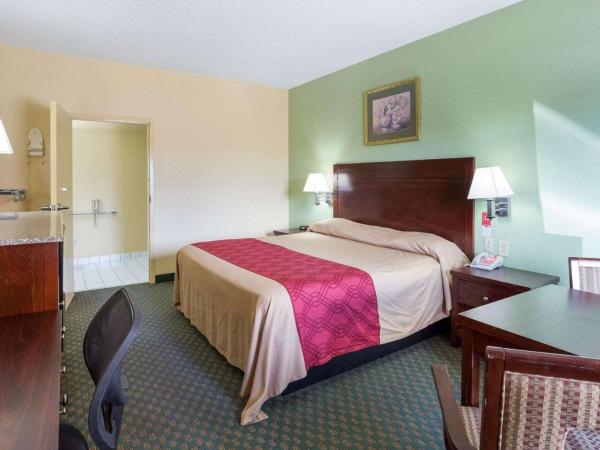 Rodeway Inn & Suites : photo 1 de la chambre chambre lit king-size - non-fumeurs