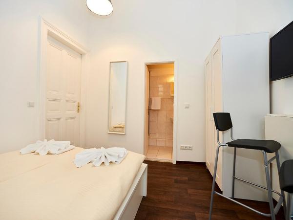 Bearlin City Apartments - City Center East : photo 7 de la chambre chambre double avec salle de bains privative