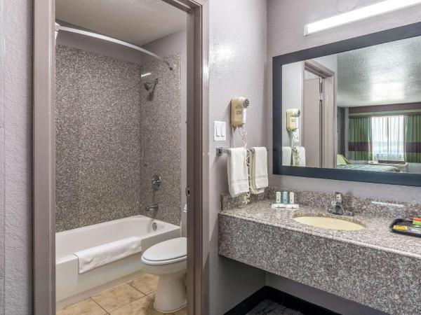 Quality Inn I-10 East near Frost Bank Center : photo 4 de la chambre chambre lit king-size - non-fumeurs