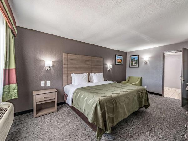 Quality Inn I-10 East near Frost Bank Center : photo 6 de la chambre chambre lit king-size - accessible aux personnes à mobilité réduite/non-fumeurs
