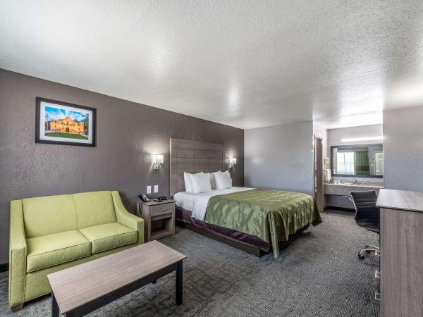 Quality Inn I-10 East near Frost Bank Center : photo 2 de la chambre chambre lit king-size - non-fumeurs