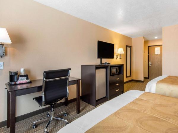 Quality Inn & Suites Albuquerque North near Balloon Fiesta Park : photo 4 de la chambre chambre 2 lits queen-size - non-fumeurs