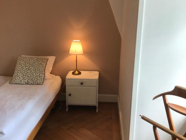 The Bed + Breakfast : photo 8 de la chambre chambre double avec salle de bains commune