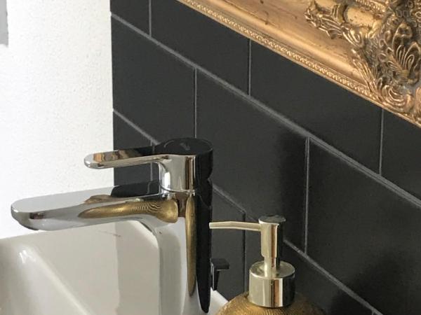 The Bed + Breakfast : photo 7 de la chambre chambre double avec salle de bains privative