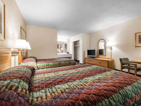 Rodeway Inn & Suites : photo 1 de la chambre chambre double avec 2 lits doubles - non-fumeurs