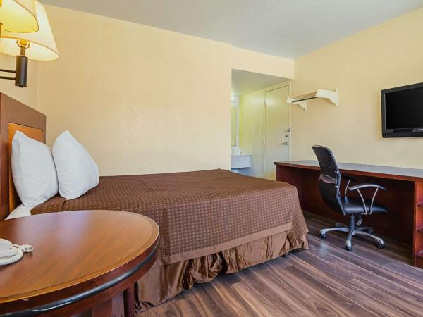 Rodeway Inn Kissimmee Maingate West - Free Theme Park Shuttle : photo 1 de la chambre chambre double standard - non-fumeurs