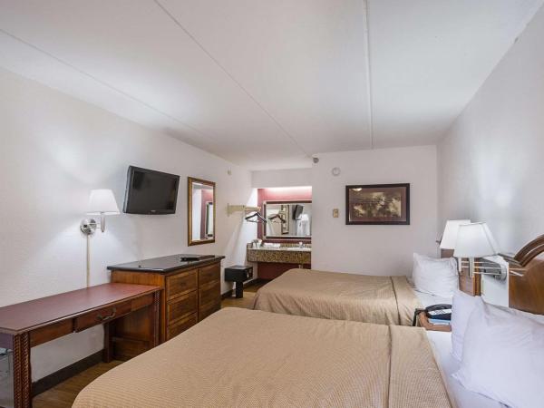 Rodeway Inn Tampa near Busch Gardens-USF : photo 3 de la chambre chambre double avec 2 lits doubles - non-fumeurs