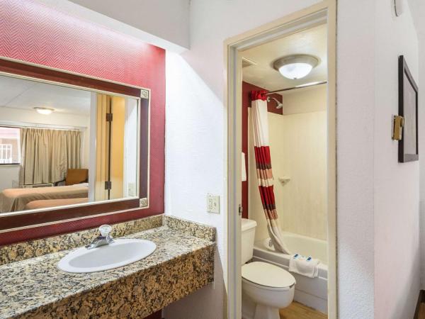 Rodeway Inn Tampa near Busch Gardens-USF : photo 4 de la chambre chambre double avec 2 lits doubles - non-fumeurs