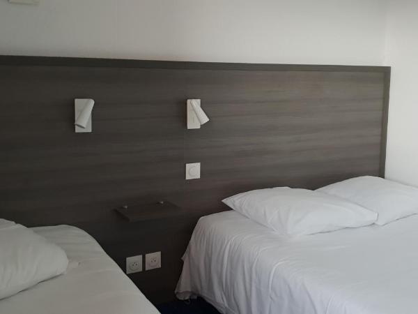 Hôtel Althea - Piscine et Sauna : photo 4 de la chambre chambre triple