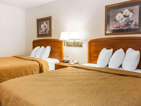Quality Inn South : photo 2 de la chambre chambre avec 2 grands lits queen-size