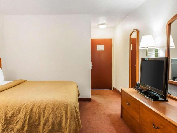 Quality Inn South : photo 4 de la chambre chambre lit king-size