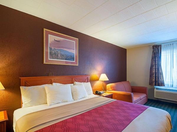 Quality Inn Near Pimlico Racetrack : photo 3 de la chambre chambre lit king-size