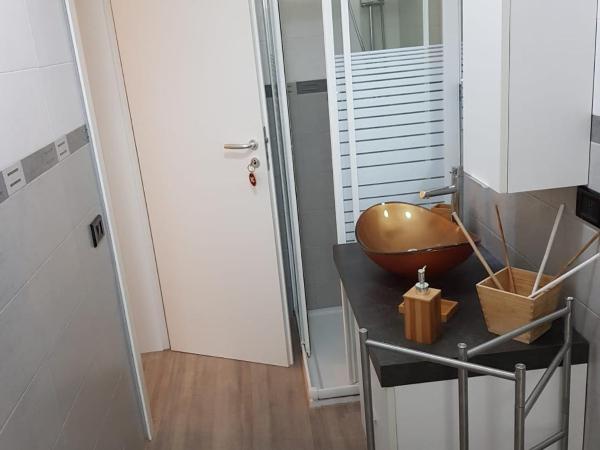 Testa o Croce Casa Vacanze : photo 4 de la chambre chambre double avec salle de bains privative extérieure