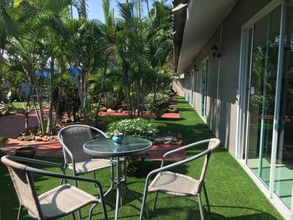 Carpe Diem Guest House : photo 5 de la chambre chambre climatisée - vue sur jardin