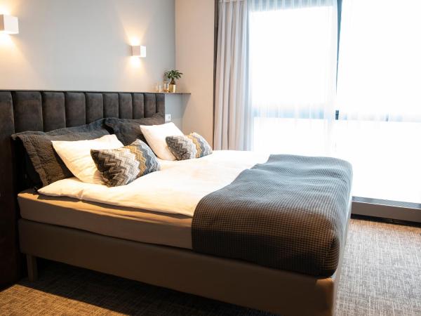 B14 Apartments & Rooms : photo 7 de la chambre chambre triple avec salle de bains privative