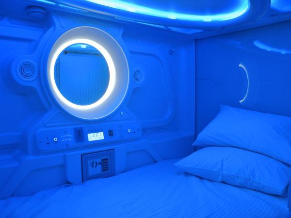 Nap Corner - Cornerstay - Nap for Sale : photo 1 de la chambre chambre simple avec baignoire