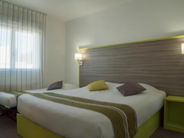 Hôtel O'Nice Saintes : photo 1 de la chambre chambre triple