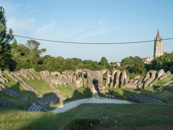 Hôtel O'Nice Saintes : photo 5 de la chambre chambre double - accessible aux personnes à mobilité réduite