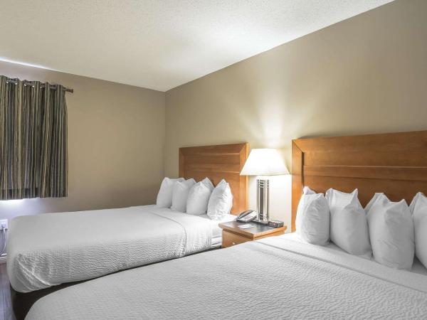 Quality Inn West Edmonton : photo 6 de la chambre chambre avec 2 lits queen-size - non-fumeurs