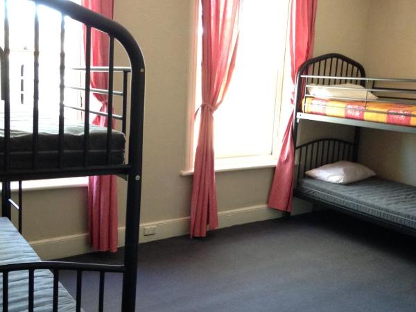 Shingo's Backpackers : photo 1 de la chambre lit dans dortoir mixte de 6 lits