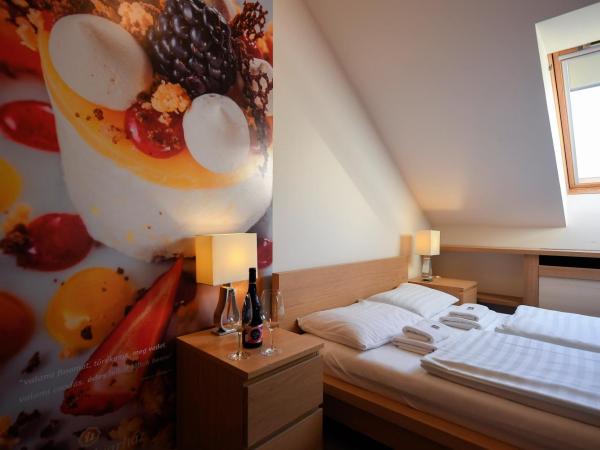 Imola Udvarház Dessert Hotel : photo 1 de la chambre chambre double - mansardée