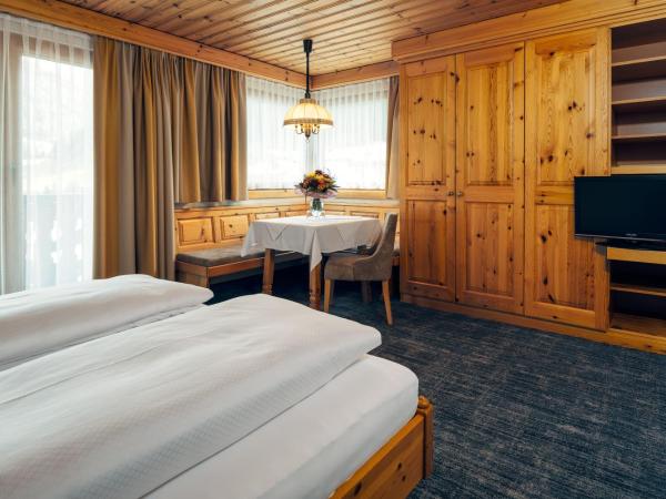 Wellnesshotel Engadin : photo 3 de la chambre chambre double supérieure avec balcon