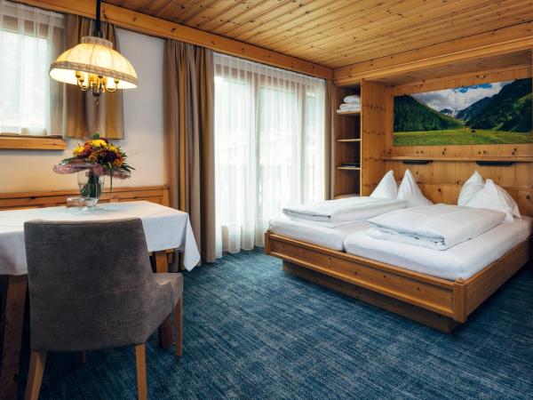 Wellnesshotel Engadin : photo 6 de la chambre chambre double supérieure avec balcon