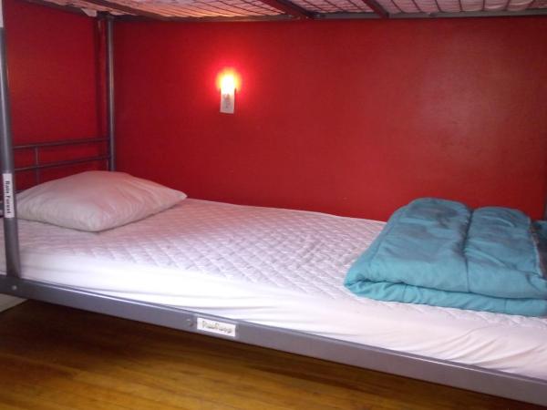 Ottawa Backpackers Inn : photo 3 de la chambre lit simple dans dortoir de 4 lits