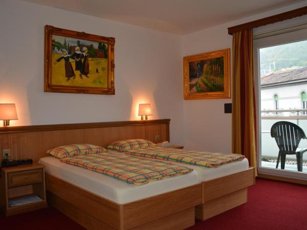 Hotel Dischma - FREE BUS AND TRAIN TICKET : photo 3 de la chambre chambre double standard avec balcon